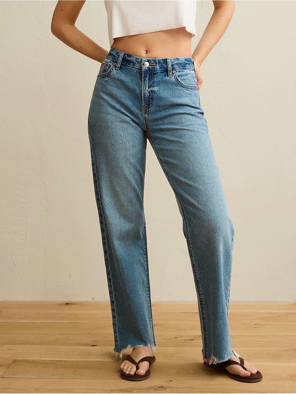 American Eagle Outfitters Mid-Rise Straight Leg Jeans in Light Blue Wash